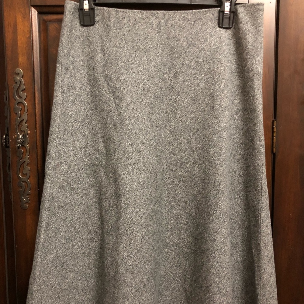 LOFT gray pencil skirt w elastic waist. NWT